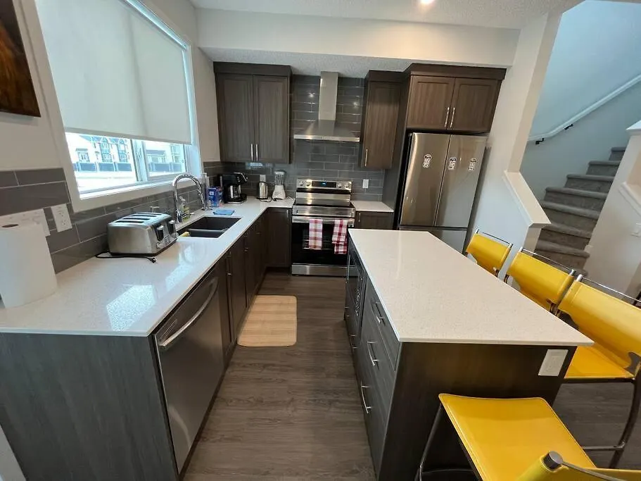 Brand New 4-Bed Room House Calgary Apartment