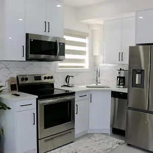 Apartment Award Winning Boho Paradise Sunlit Modern Suite, Calgary